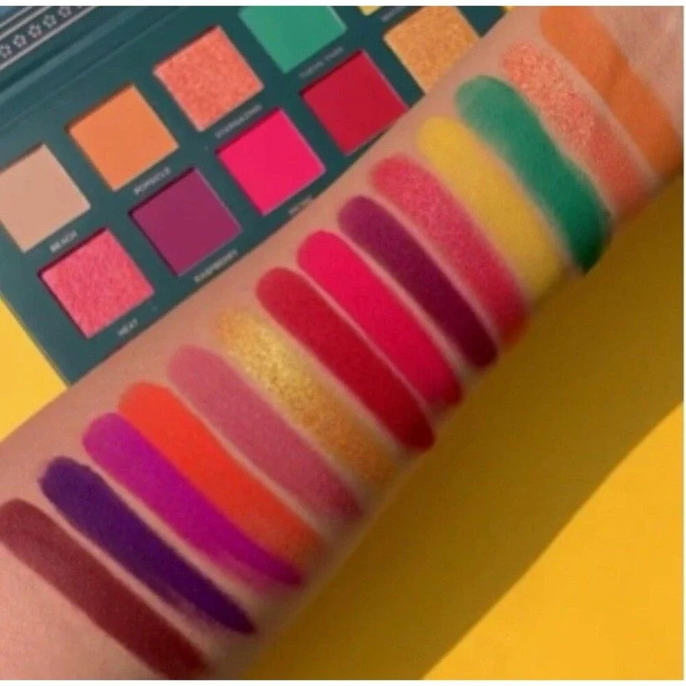 NIB Ace Beaute Nostalgia Palette Eyeshadow. 15 Shades. Never Used. Not Swatched.